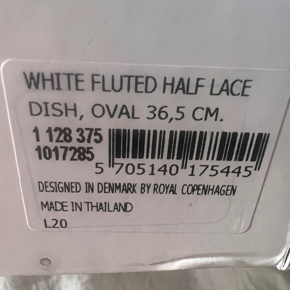 Royal Copenhagen White Fluted Half Lace Dish, Oval 36.5 CM - Picture 4 of 6